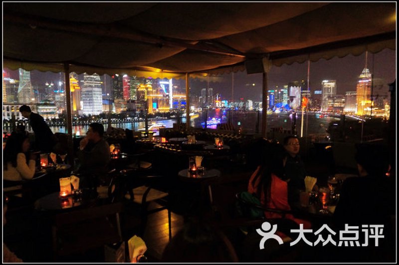 品茶，不仅是一种享受，更是一门艺术。从选择茶叶到品尝茶汤，每一步都至关重要。今天我们就来聊聊如何正确品茶。